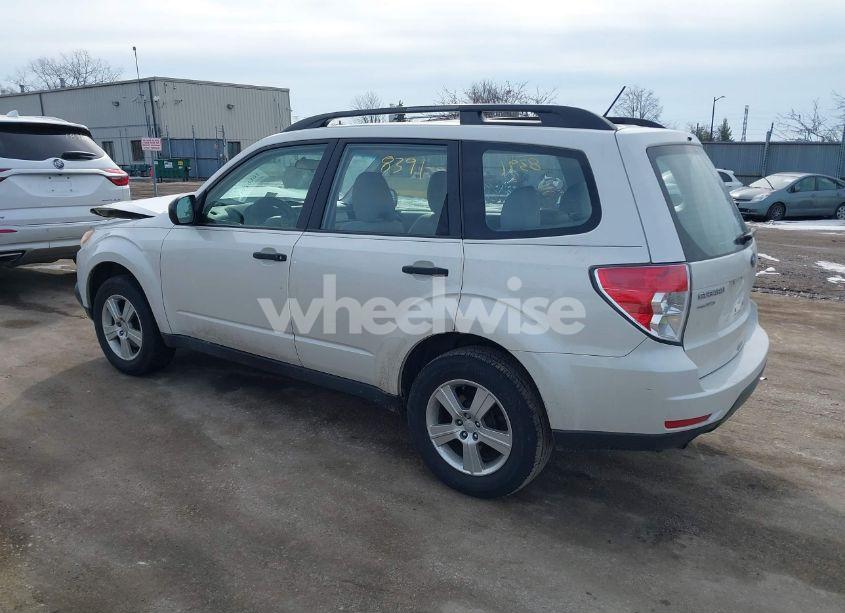Photo 3 of 2013 Subaru Forester 2.5X (VIN JF2SHABC6DH435211)