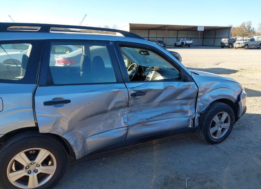 Photo 6 of 2013 Subaru Forester 2.5X (VIN JF2SHABC7DH409037)