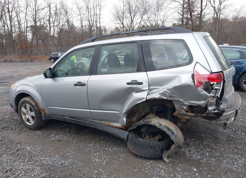Photo 14 of 2013 Subaru Forester 2.5X (VIN JF2SHABC7DH446024)