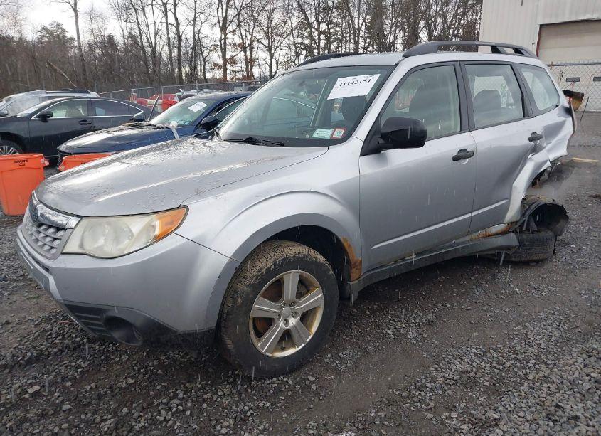 Photo 2 of 2013 Subaru Forester 2.5X (VIN JF2SHABC7DH446024)