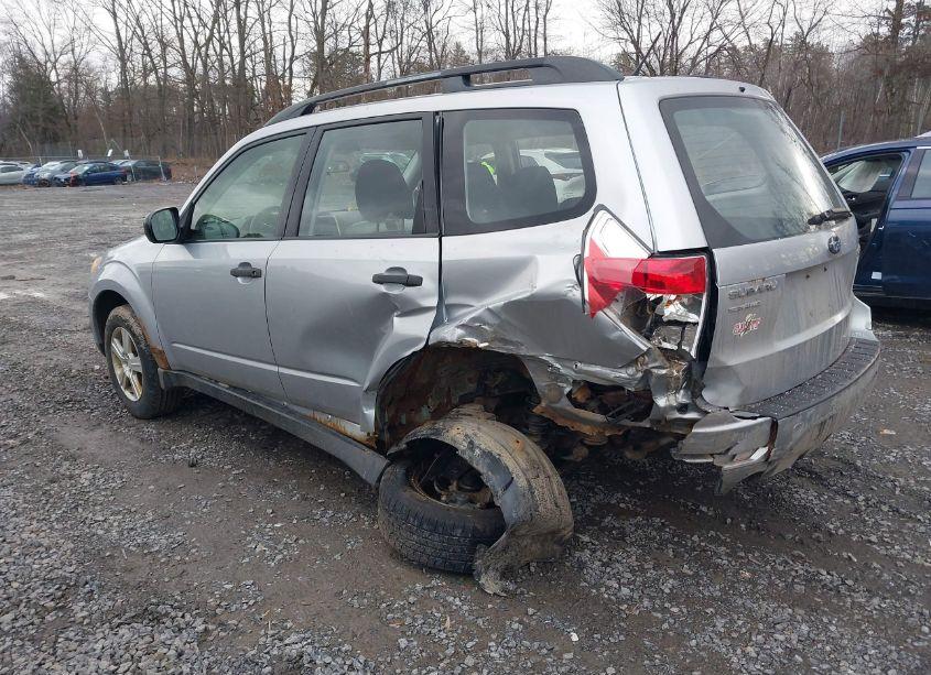 Photo 3 of 2013 Subaru Forester 2.5X (VIN JF2SHABC7DH446024)