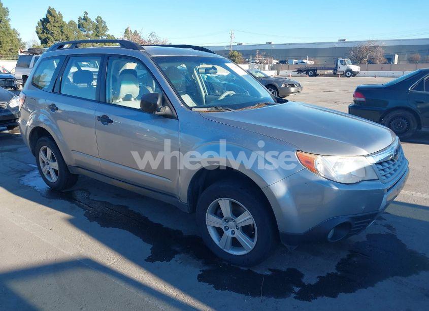 2011 Subaru Forester 2.5X (VIN JF2SHABC8BH734714) main photo