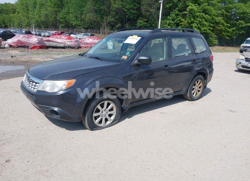 Photo 2 of 2013 Subaru Forester 2.5X (VIN JF2SHABC8DG409179)