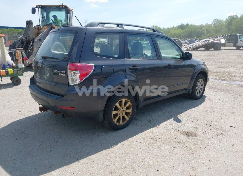 Photo 4 of 2013 Subaru Forester 2.5X (VIN JF2SHABC8DG409179)