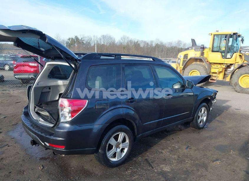 Photo 4 of 2012 Subaru Forester 2.5X (VIN JF2SHABC9CH440661)