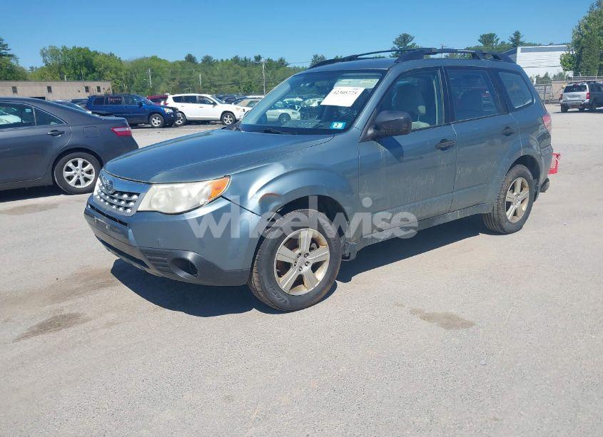 Photo 2 of 2013 Subaru Forester 2.5X (VIN JF2SHABC9DG404623)