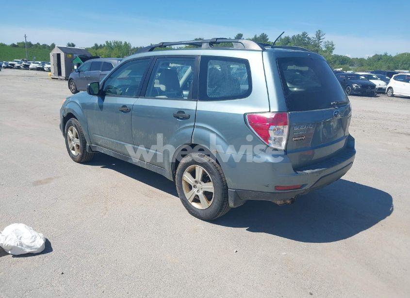 Photo 3 of 2013 Subaru Forester 2.5X (VIN JF2SHABC9DG404623)