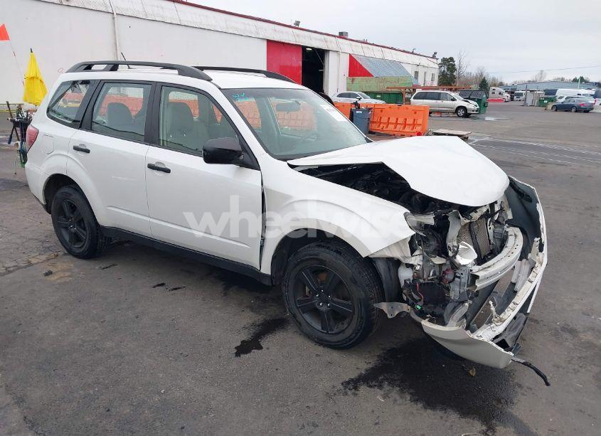 2013 Subaru Forester 2.5X (VIN JF2SHABC9DG419820) main photo