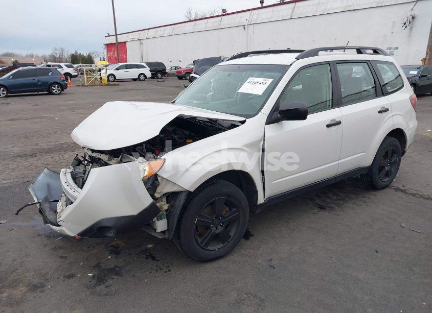 Photo 2 of 2013 Subaru Forester 2.5X (VIN JF2SHABC9DG419820)