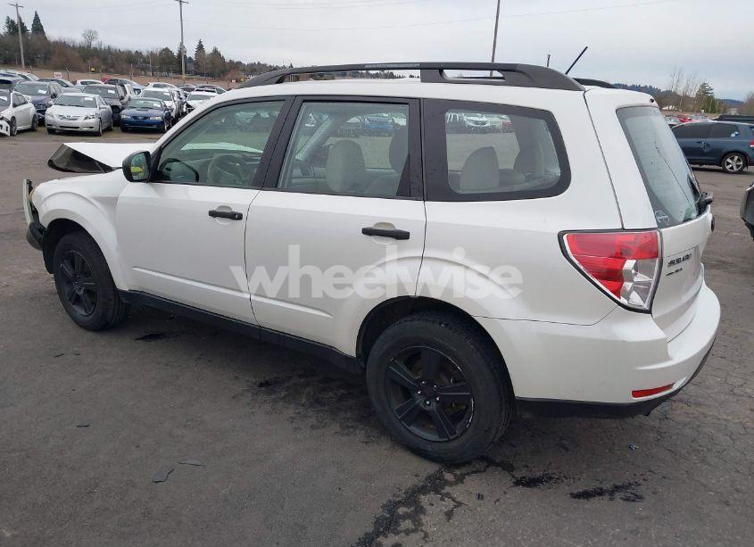 Photo 3 of 2013 Subaru Forester 2.5X (VIN JF2SHABC9DG419820)