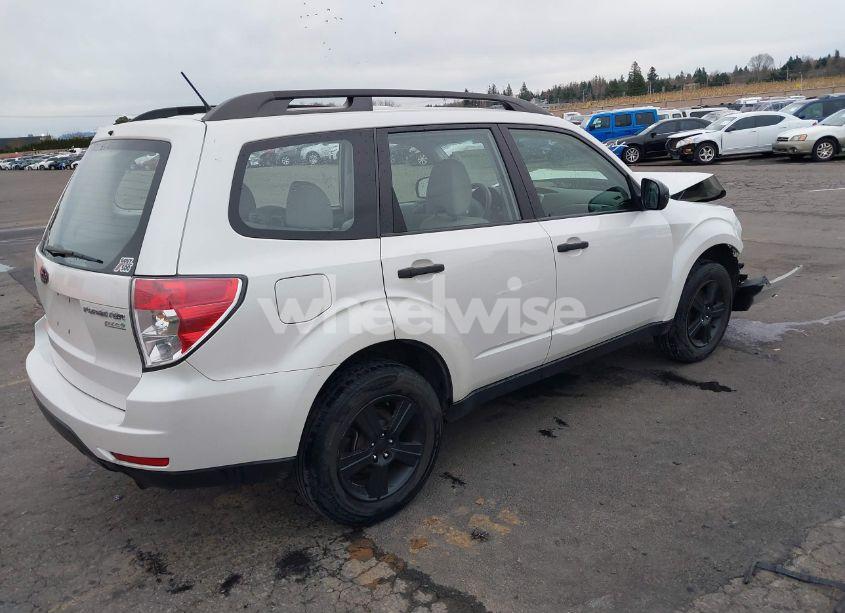 Photo 4 of 2013 Subaru Forester 2.5X (VIN JF2SHABC9DG419820)