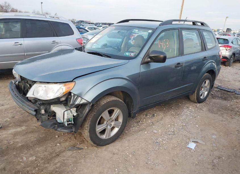 Photo 2 of 2013 Subaru Forester 2.5X (VIN JF2SHABC9DH418385)