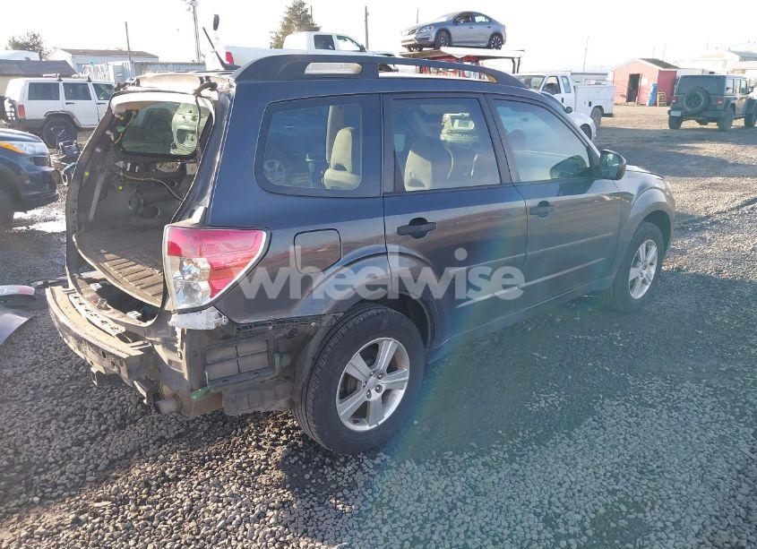 Photo 4 of 2013 Subaru Forester 2.5X (VIN JF2SHABC9DH423053)