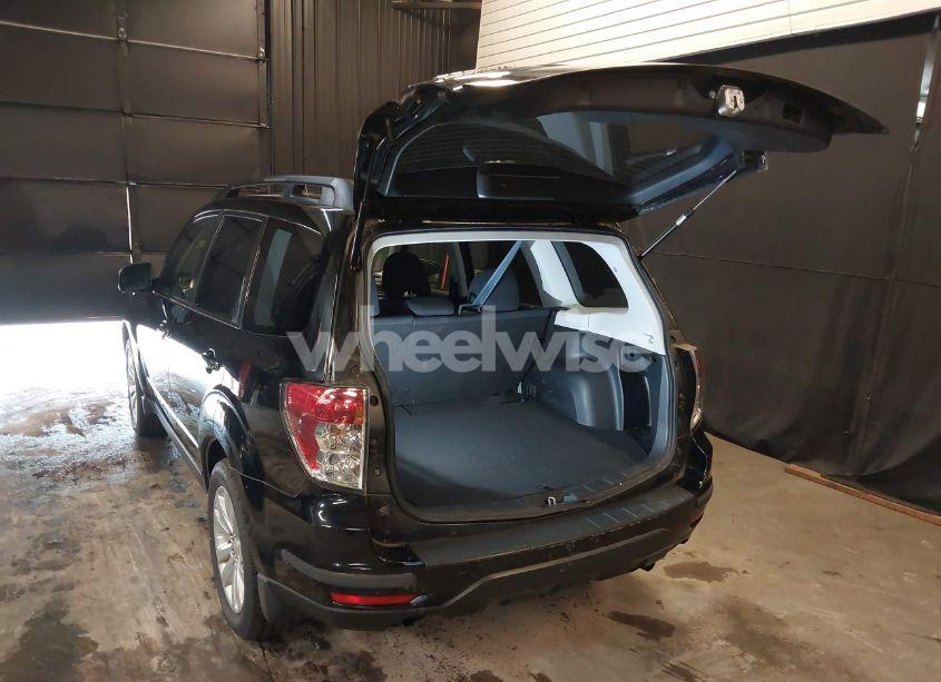 Photo 3 of 2011 Subaru Forester 2.5X PREMIUM (VIN JF2SHACC1BG732095)