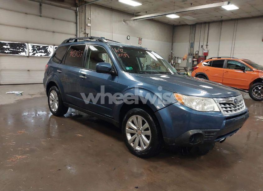 2011 Subaru Forester 2.5X PREMIUM (VIN JF2SHACC1BH728221) main photo