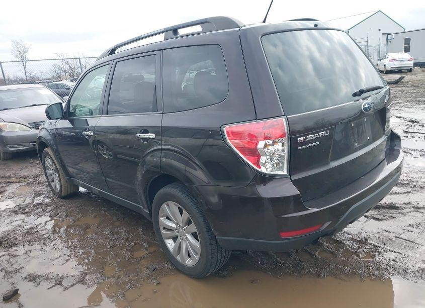 Photo 3 of 2013 Subaru Forester 2.5X PREMIUM (VIN JF2SHACC1DH437334)