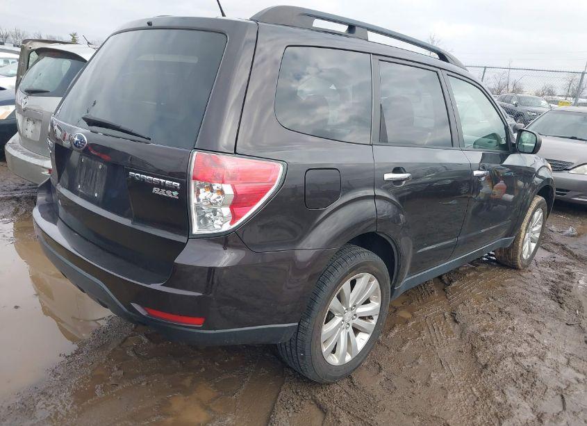 Photo 4 of 2013 Subaru Forester 2.5X PREMIUM (VIN JF2SHACC1DH437334)