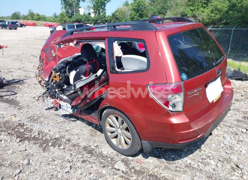 Photo 3 of 2011 Subaru Forester 2.5X PREMIUM (VIN JF2SHACCXBH707402)