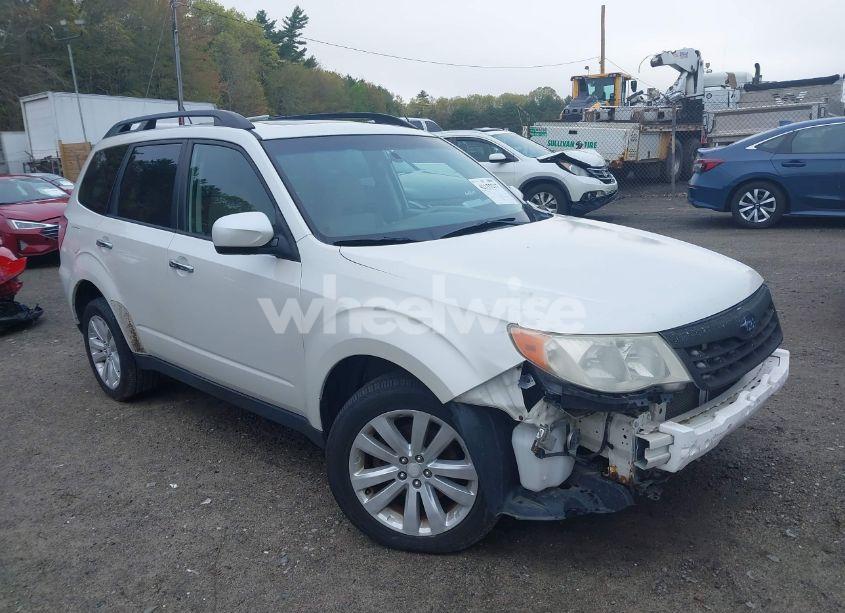 2011 Subaru Forester 2.5X PREMIUM (VIN JF2SHADC0BH715216) main photo