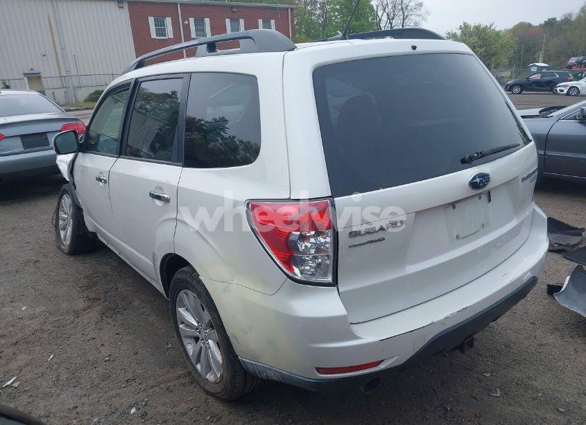 Photo 3 of 2011 Subaru Forester 2.5X PREMIUM (VIN JF2SHADC0BH715216)