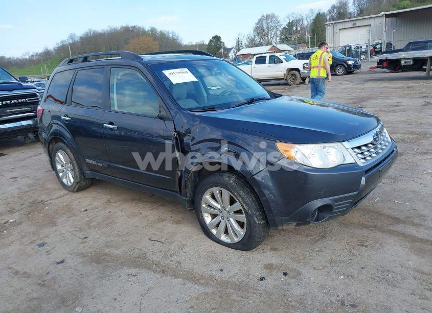 2011 Subaru Forester 2.5X PREMIUM (VIN JF2SHADC0BH728404) main photo