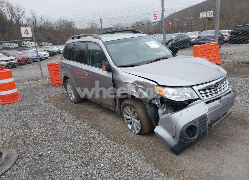 2011 Subaru Forester 2.5X PREMIUM (VIN JF2SHADC0BH755960) main photo