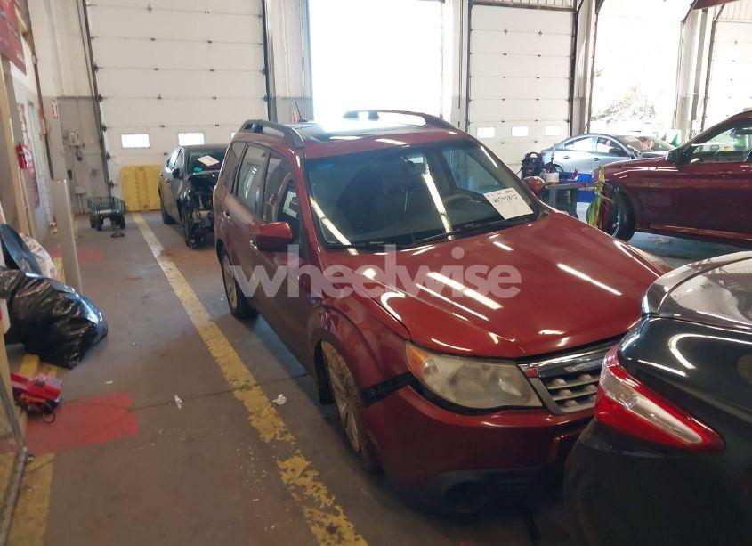 2011 Subaru Forester 2.5X PREMIUM (VIN JF2SHADC0BH763427) main photo