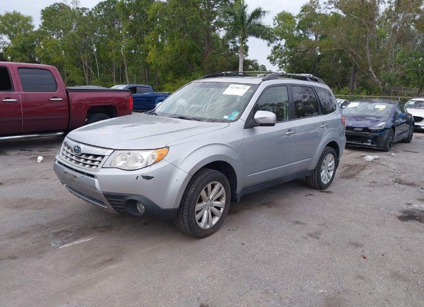 Photo 2 of 2013 Subaru Forester 2.5X PREMIUM (VIN JF2SHADC0DH400757)
