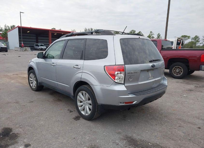 Photo 3 of 2013 Subaru Forester 2.5X PREMIUM (VIN JF2SHADC0DH400757)