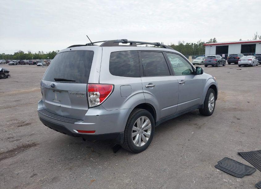Photo 4 of 2013 Subaru Forester 2.5X PREMIUM (VIN JF2SHADC0DH400757)