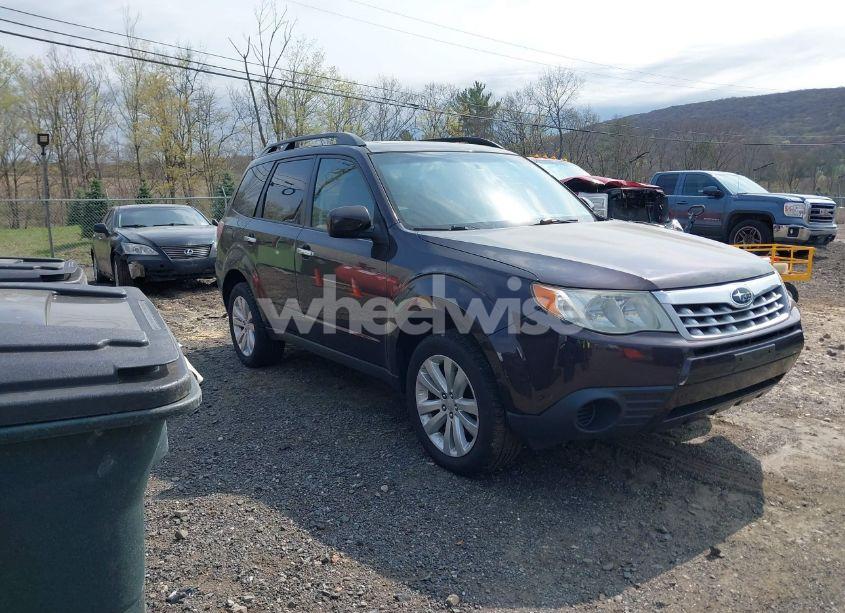 2013 Subaru Forester 2.5X PREMIUM (VIN JF2SHADC0DH418224) main photo