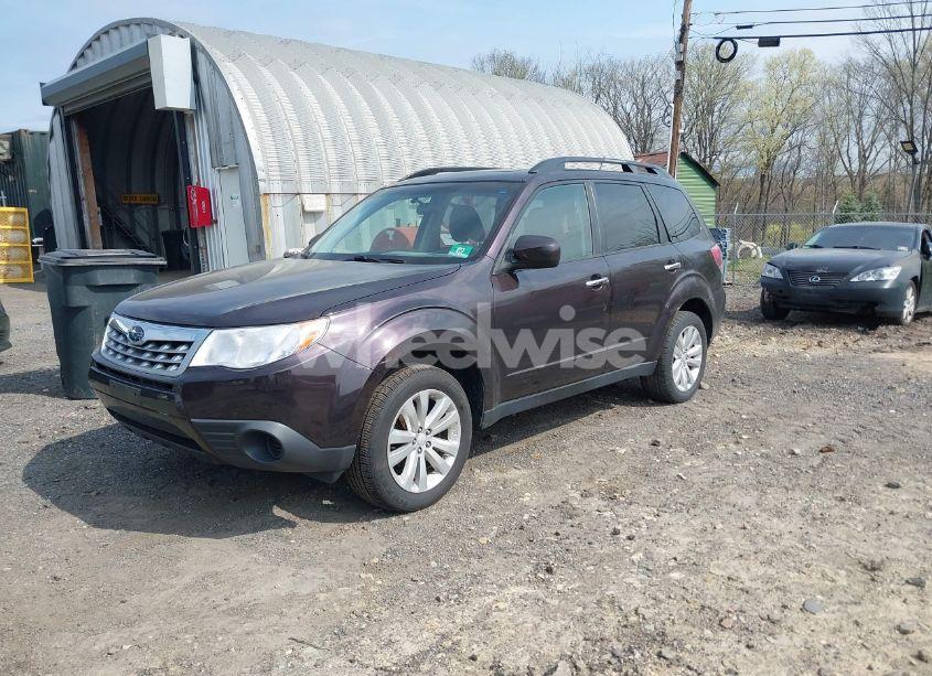 Photo 2 of 2013 Subaru Forester 2.5X PREMIUM (VIN JF2SHADC0DH418224)