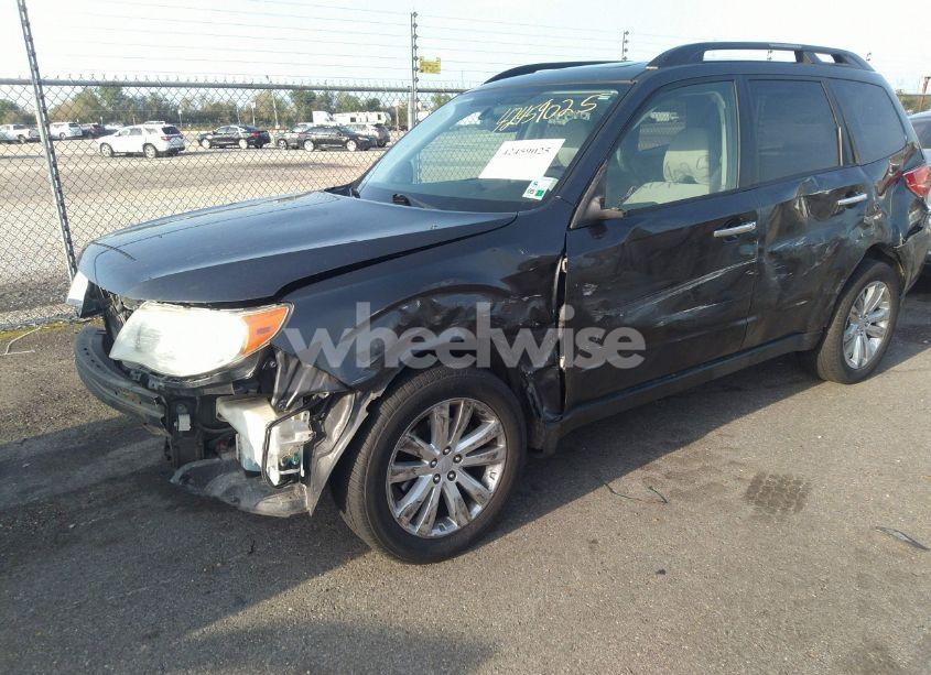 Photo 2 of 2013 Subaru Forester 2.5X PREMIUM (VIN JF2SHADC0DH418837)