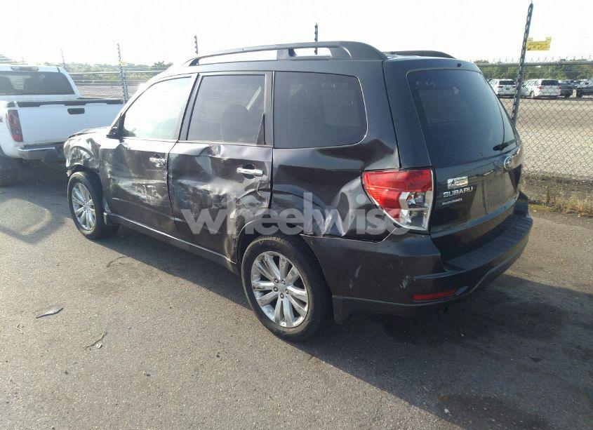 Photo 3 of 2013 Subaru Forester 2.5X PREMIUM (VIN JF2SHADC0DH418837)