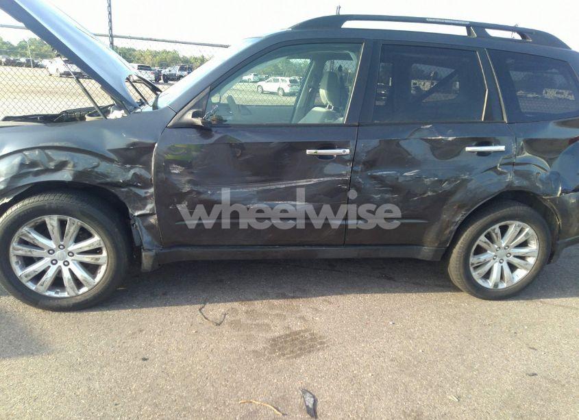 Photo 6 of 2013 Subaru Forester 2.5X PREMIUM (VIN JF2SHADC0DH418837)