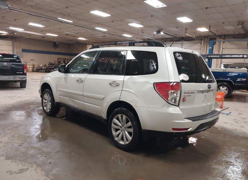 Photo 3 of 2013 Subaru Forester 2.5X PREMIUM (VIN JF2SHADC0DH436805)