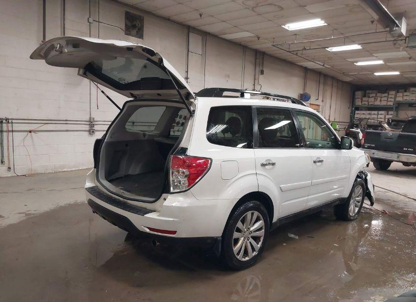 Photo 4 of 2013 Subaru Forester 2.5X PREMIUM (VIN JF2SHADC0DH436805)