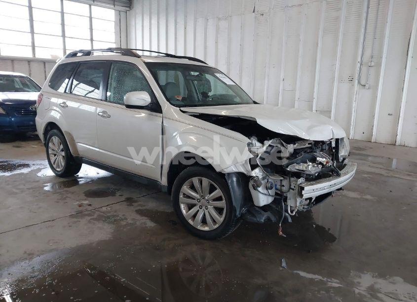 2011 Subaru Forester 2.5X PREMIUM (VIN JF2SHADC1BH717637) main photo