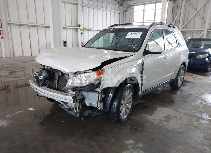Photo 2 of 2011 Subaru Forester 2.5X PREMIUM (VIN JF2SHADC1BH717637)