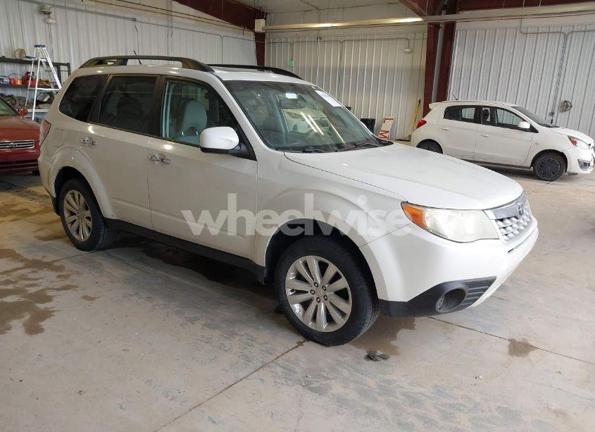 2011 Subaru Forester 2.5X PREMIUM (VIN JF2SHADC2BH713063) main photo