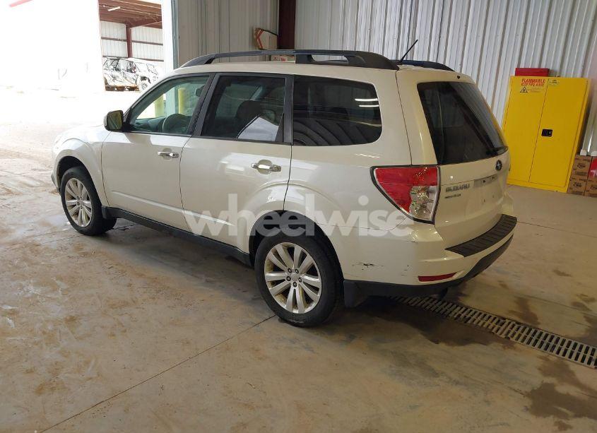 Photo 3 of 2011 Subaru Forester 2.5X PREMIUM (VIN JF2SHADC2BH713063)