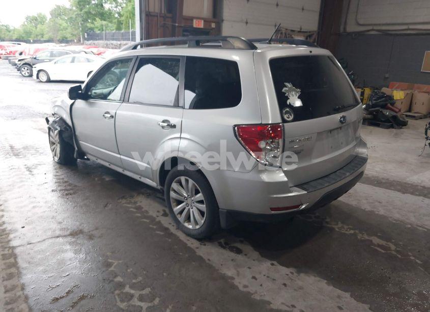 Photo 3 of 2011 Subaru Forester 2.5X PREMIUM (VIN JF2SHADC2BH717596)