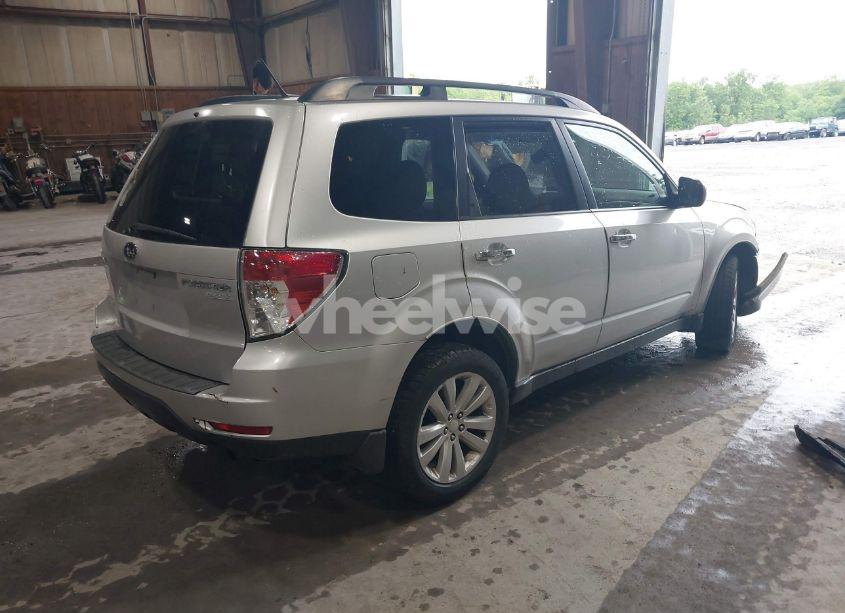 Photo 4 of 2011 Subaru Forester 2.5X PREMIUM (VIN JF2SHADC2BH717596)