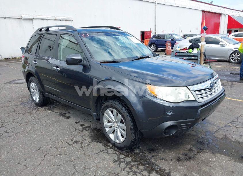 2011 Subaru Forester 2.5X PREMIUM (VIN JF2SHADC2BH773943) main photo