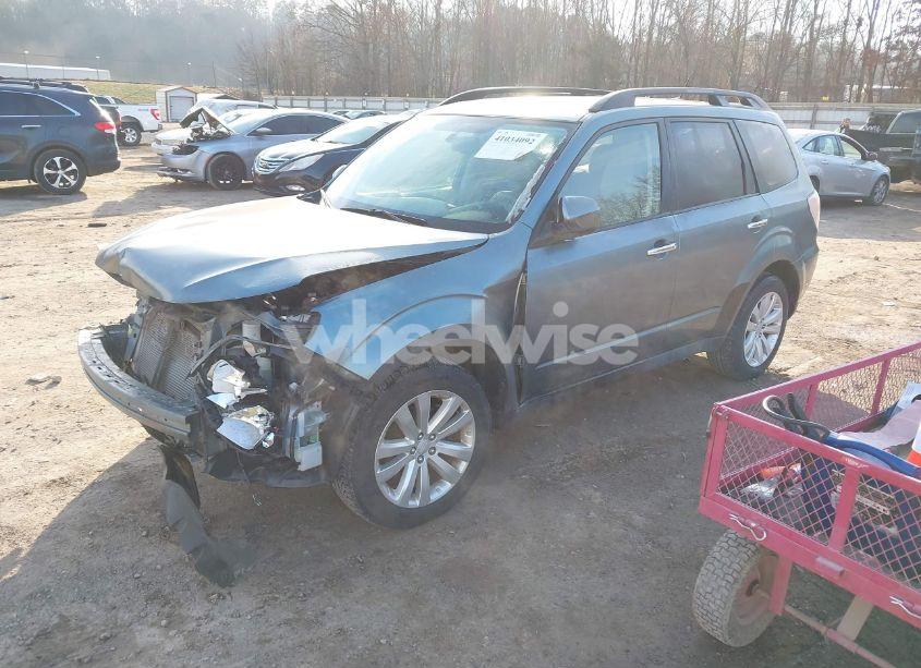 Photo 2 of 2013 Subaru Forester 2.5X PREMIUM (VIN JF2SHADC2DG437797)