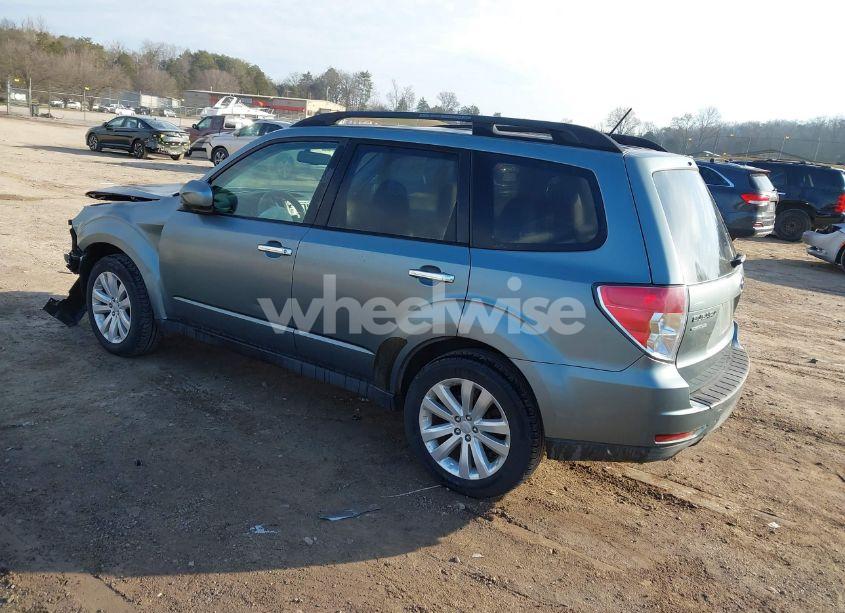 Photo 3 of 2013 Subaru Forester 2.5X PREMIUM (VIN JF2SHADC2DG437797)