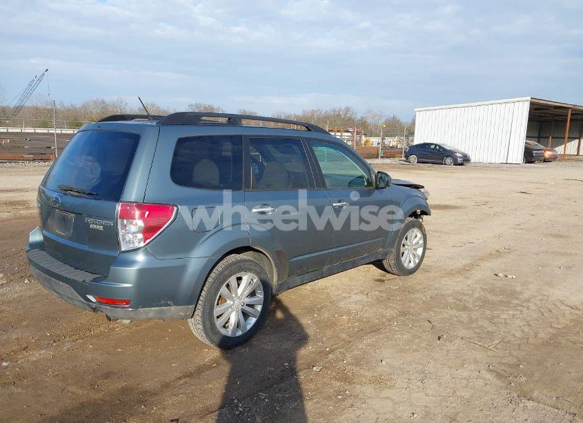 Photo 4 of 2013 Subaru Forester 2.5X PREMIUM (VIN JF2SHADC2DG437797)