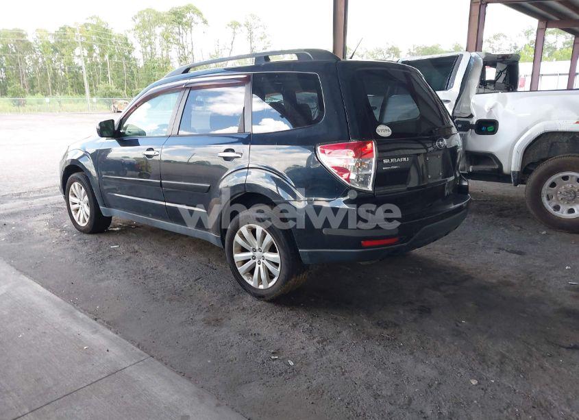 Photo 3 of 2013 Subaru Forester 2.5X PREMIUM (VIN JF2SHADC2DH414921)