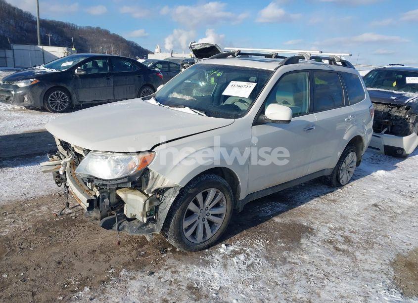 Photo 2 of 2013 Subaru Forester 2.5X PREMIUM (VIN JF2SHADC2DH434604)