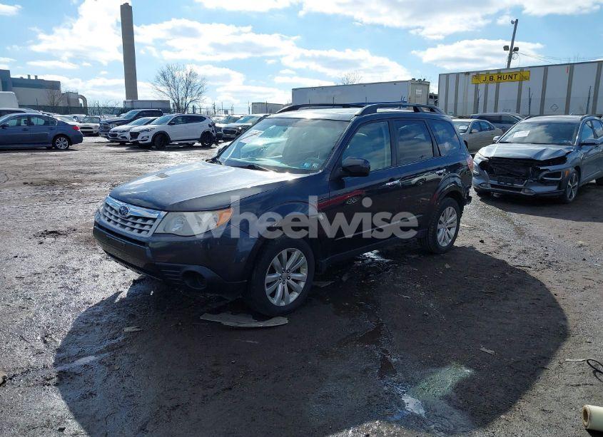 Photo 2 of 2011 Subaru Forester 2.5X PREMIUM (VIN JF2SHADC3BH748775)